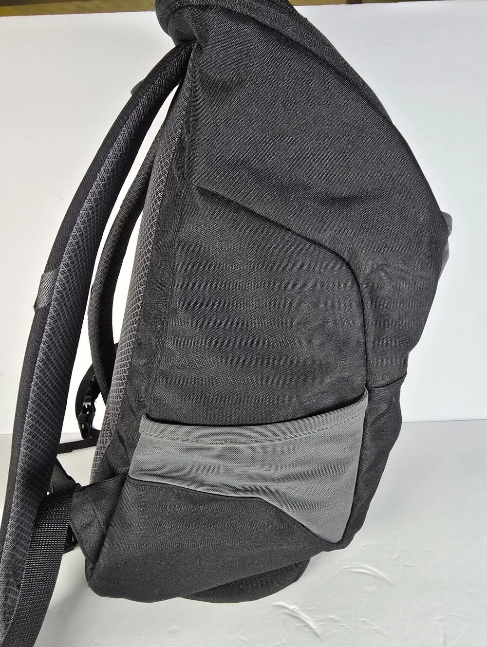 NWOT Patagonia Two-Tone Black and Gray Yerba 24L Backpack Cabincore